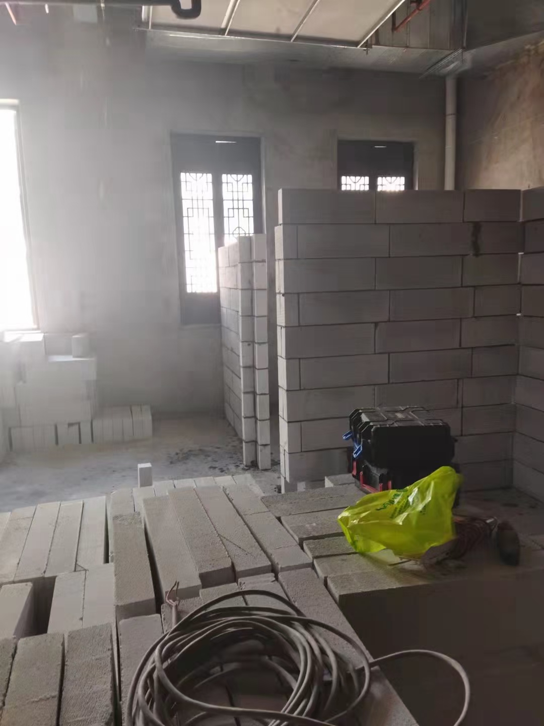 加气块隔墙作业现场